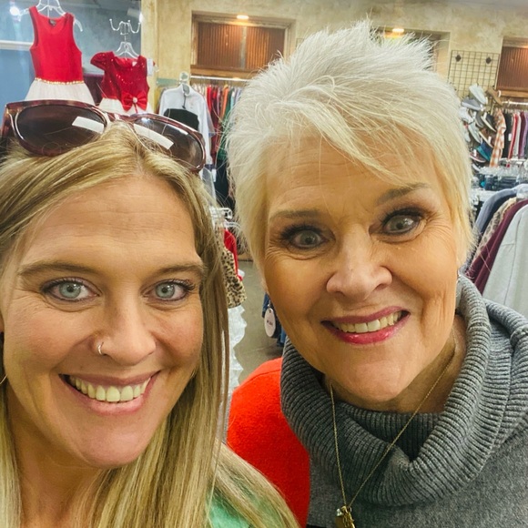 Like this to be notified when I go live! - Picture 5 of 8